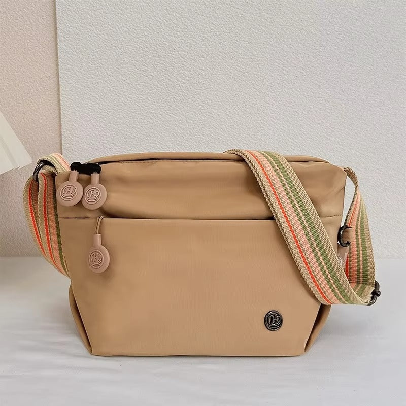 Annika – Schultertasche mit verstellbaren Trägern und Zippertaschen