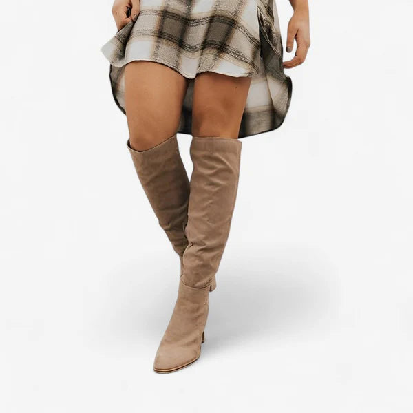 Nienke – Knielange Stiefel mit seitlichem Reißverschluss und spitzer Zehenpartie