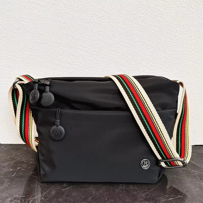 Annika – Schultertasche mit verstellbaren Trägern und Zippertaschen