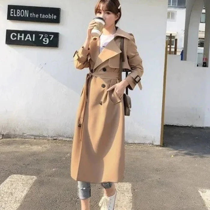 Sarah – Langer Trenchcoat mit Gürtel und Knopfleiste