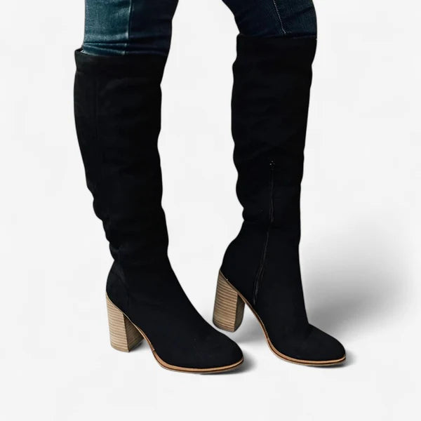 Nienke – Knielange Stiefel mit seitlichem Reißverschluss und spitzer Zehenpartie