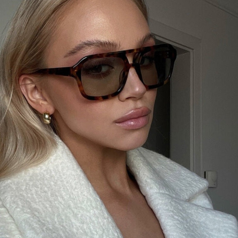 Kiara – Rechteckige Sonnenbrille mit getönten Gläsern