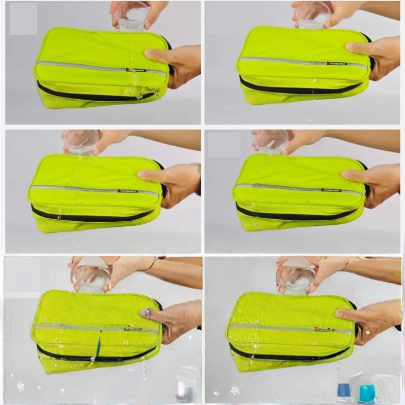 Große Kulturtasche wasserdicht mit viel Stauraum