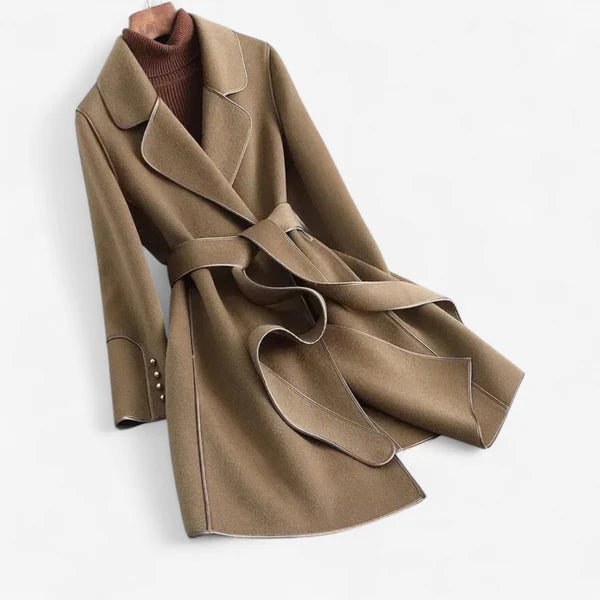 Lucie – langärmeliger Mantel mit Reverskragen und verstellbarem Gürtel