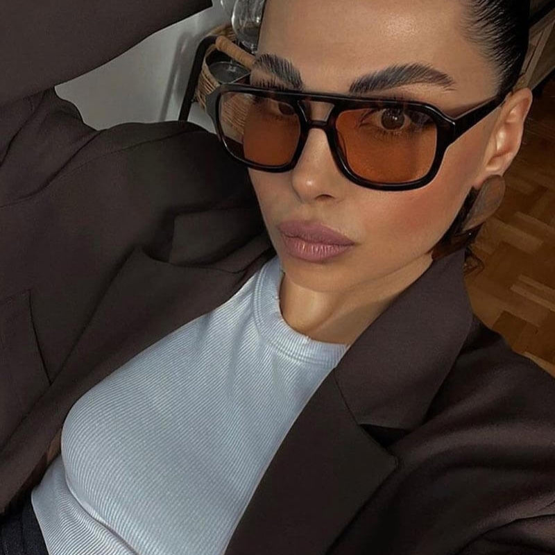 Kiara – Rechteckige Sonnenbrille mit getönten Gläsern