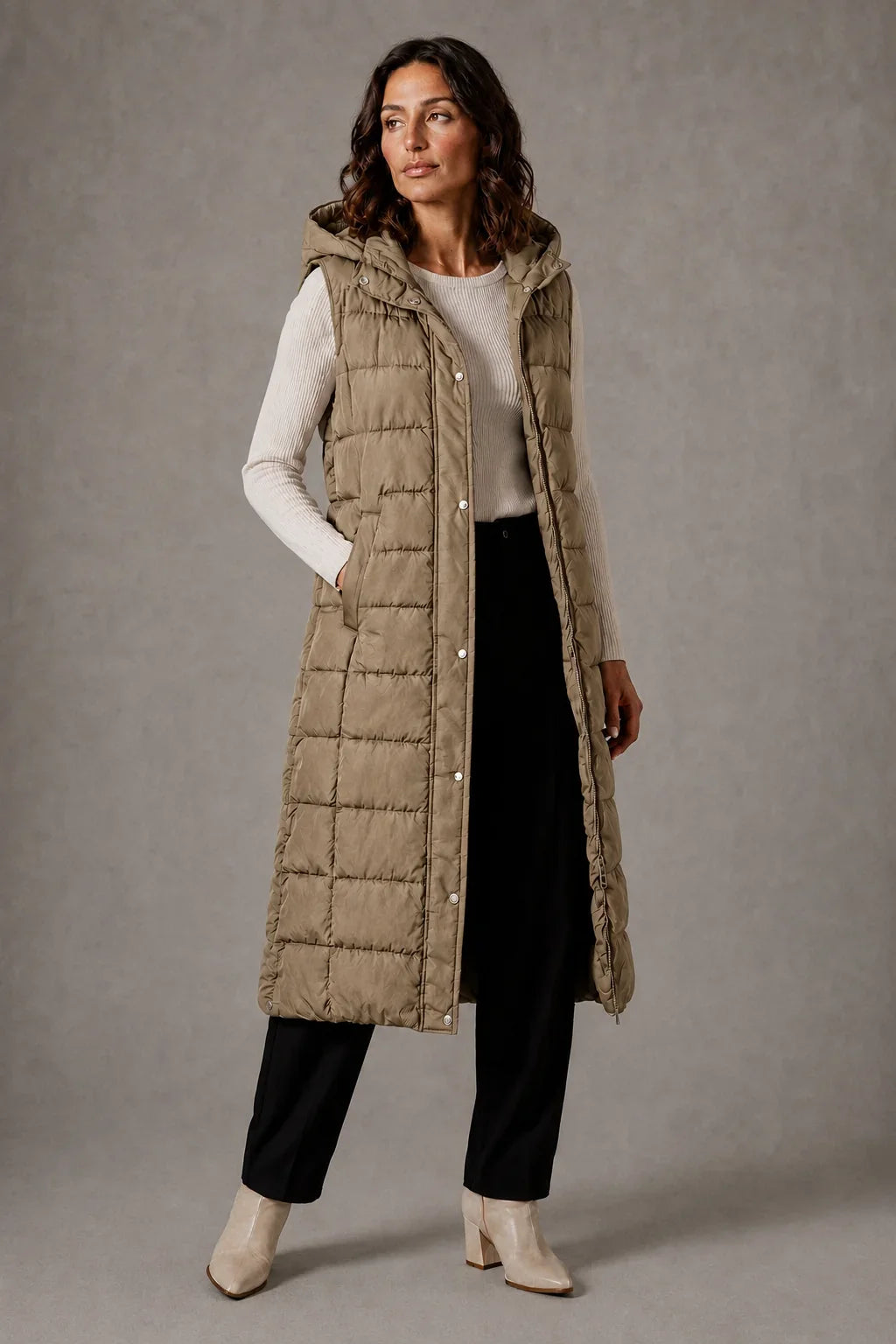 Puff - Langes gesteppte Gilet für Damen mit verstellbarer Kapuze und Stehkragen