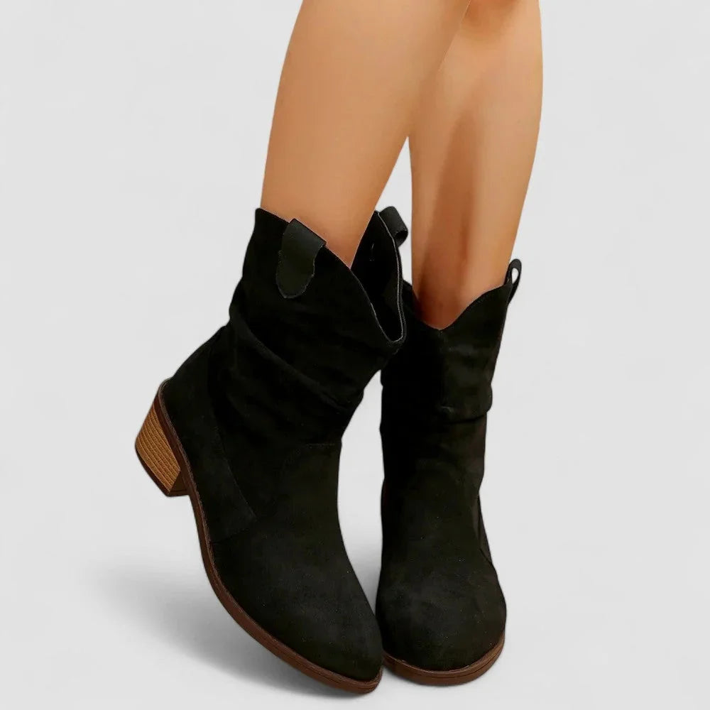 Ruchora - Feminine, froncierte Bottines mit spitzem Fuß und gestapeltem Absatz