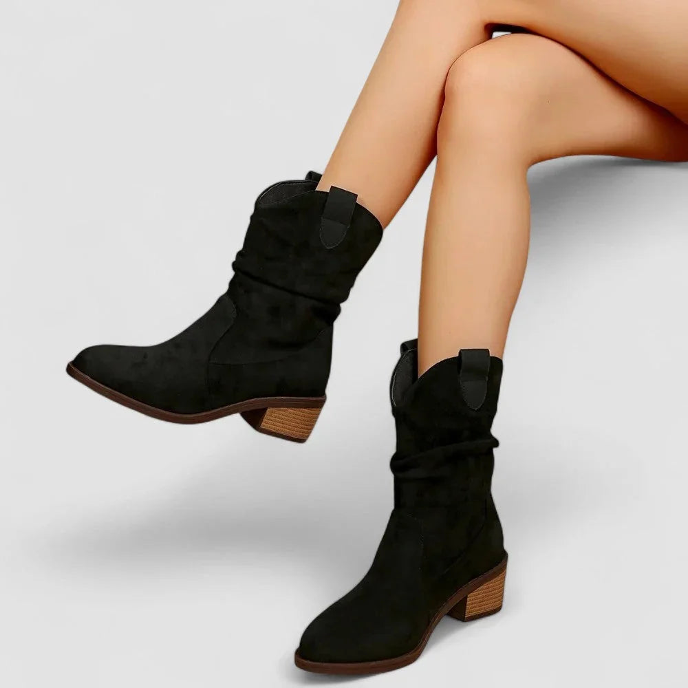 Ruchora - Feminine, froncierte Bottines mit spitzem Fuß und gestapeltem Absatz