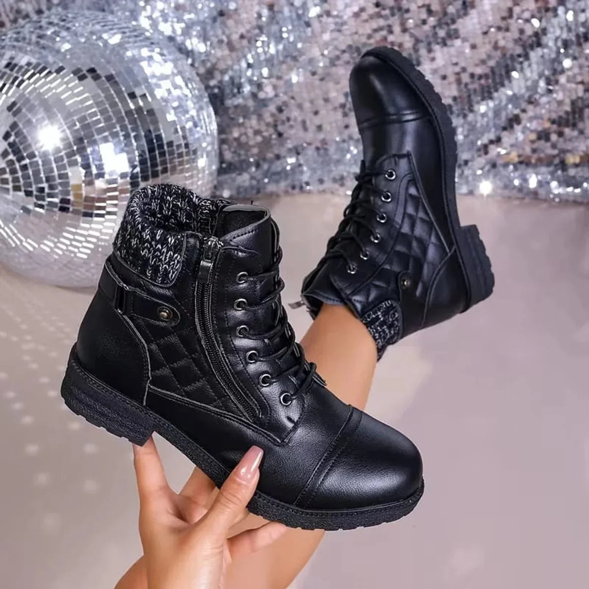 Quilven - Gestepptes Stiefeletten mit Rautenmuster und Schnürung