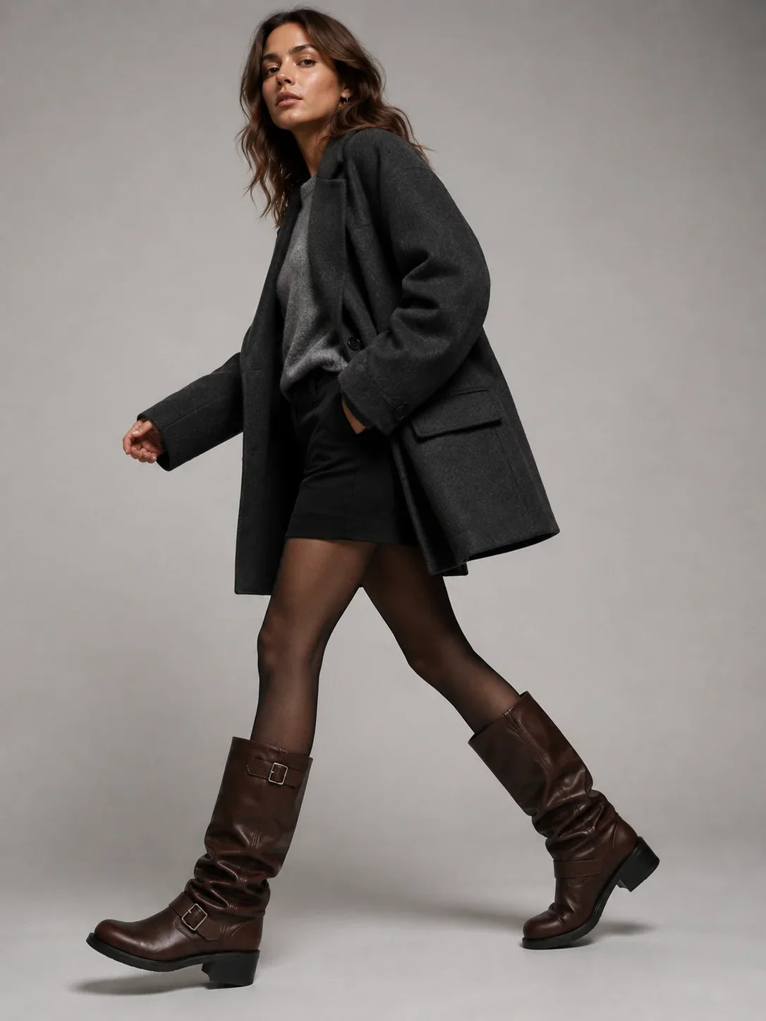 Bootelle - Hohe Stiefel mit gewelltem Schaft und doppelten dekorativen Schnallen