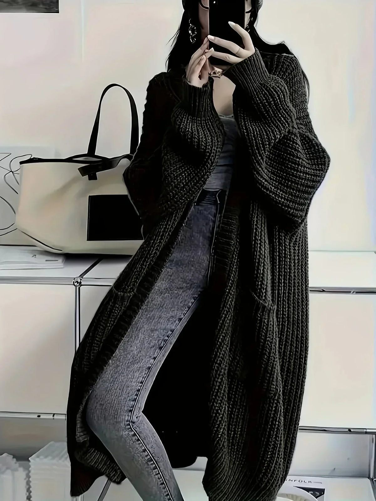Knitlen - Langer Damen-Cardigan mit Zopfmuster und Rundhalsausschnitt