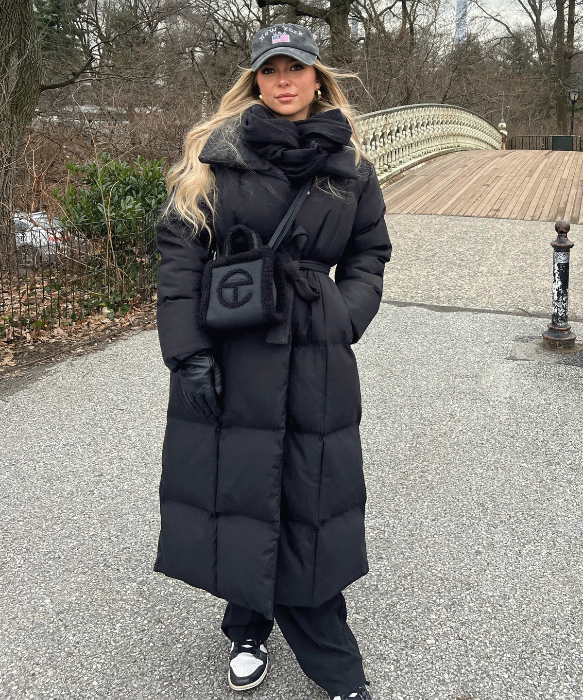 Beltrex - Lange Damen-Steppparka mit Taillengürtel und Oversize-Kragen