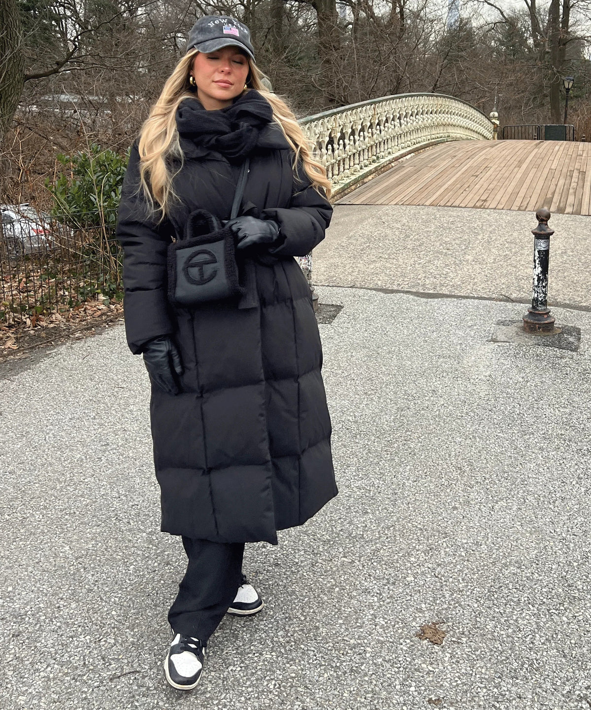 Beltrex - Lange Damen-Steppparka mit Taillengürtel und Oversize-Kragen