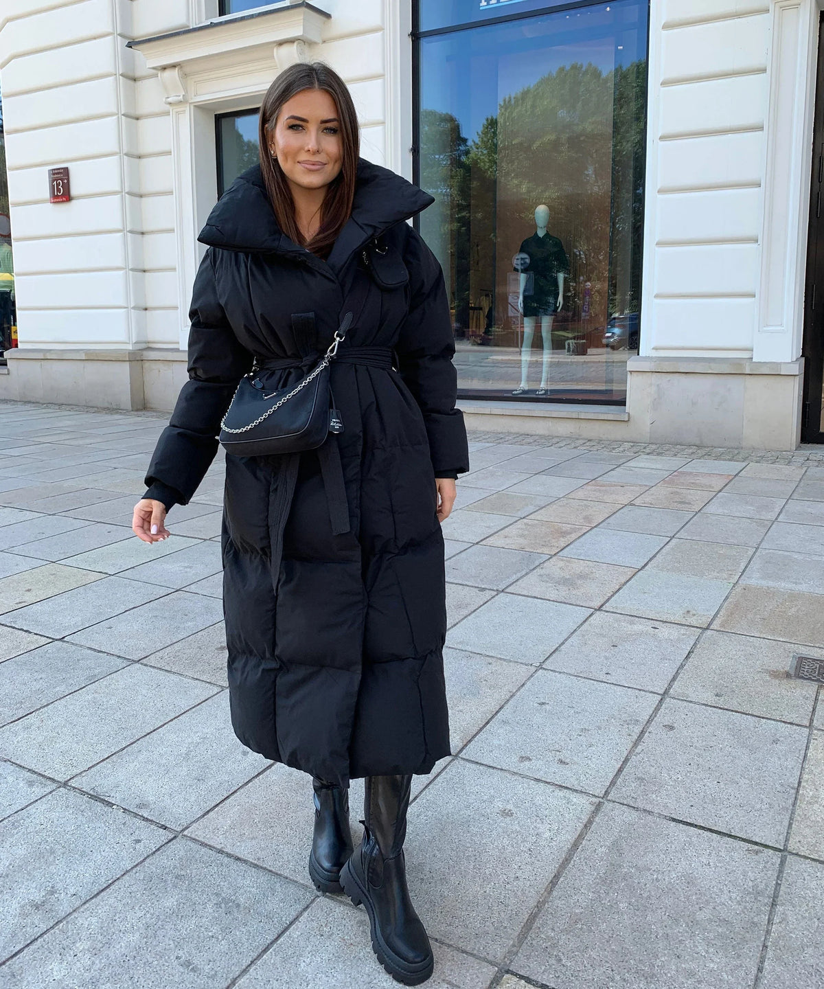 Beltrex - Lange Damen-Steppparka mit Taillengürtel und Oversize-Kragen
