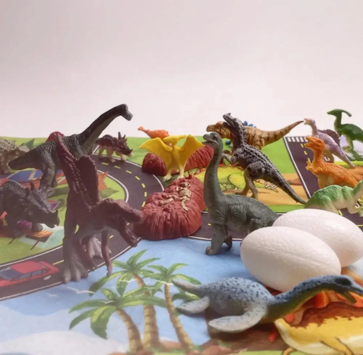 Santasaurs - Adventskalender mit Dinosaurier-Figuren und Spielmatte