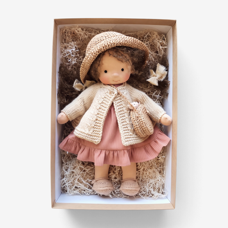 WillowDoll - Handgefertigte Waldorf-Puppe aus Baumwolle und Wolle
