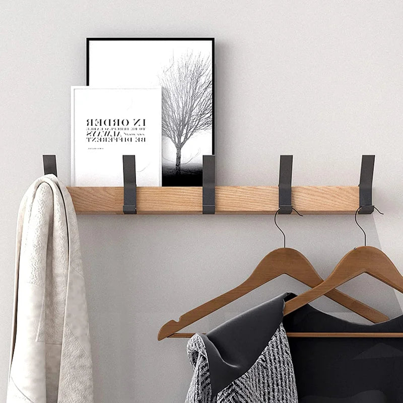 Wandgarderobe mit beweglichen Doppelhaken