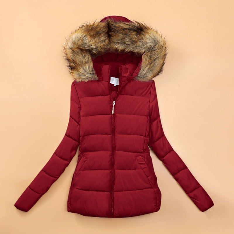 Quilnora - Kurze Damen-Winterjacke mit Kunstfellkapuze