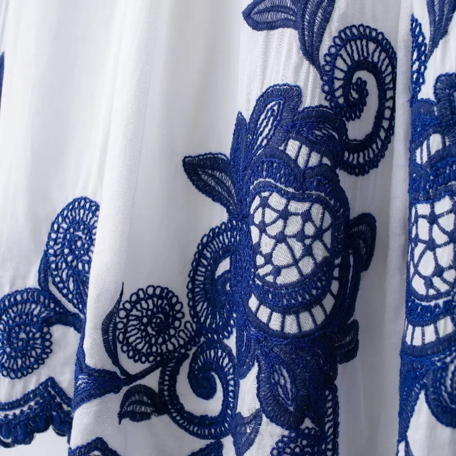 Anni | Blaues Besticktes Hemd & Plissierter Hosenrock im Zweiteiler-Set