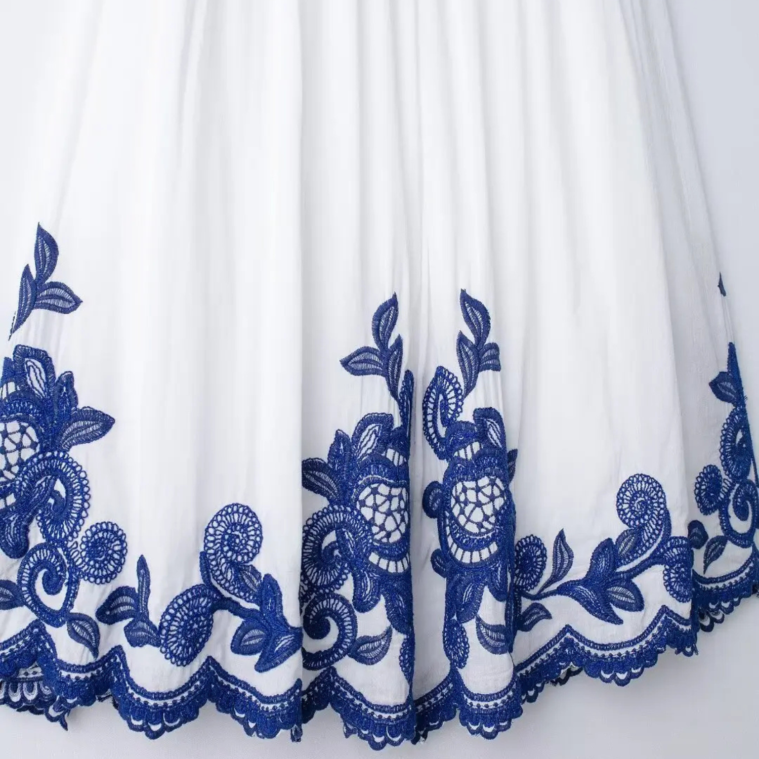 Anni | Blaues Besticktes Hemd & Plissierter Hosenrock im Zweiteiler-Set