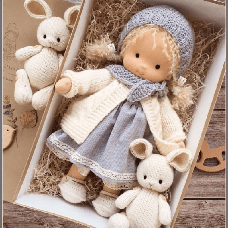 WillowDoll - Handgefertigte Waldorf-Puppe aus Baumwolle und Wolle