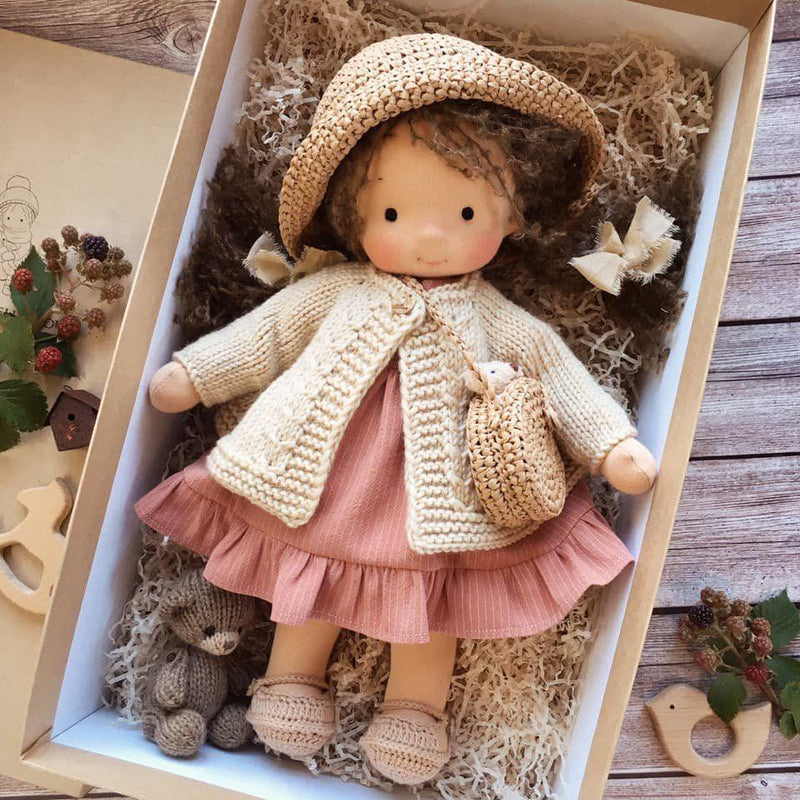 WillowDoll - Handgefertigte Waldorf-Puppe aus Baumwolle und Wolle