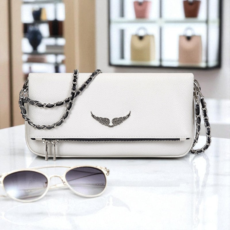 Emilie – Schultertasche mit Kettenriemen und Klappenverschluss