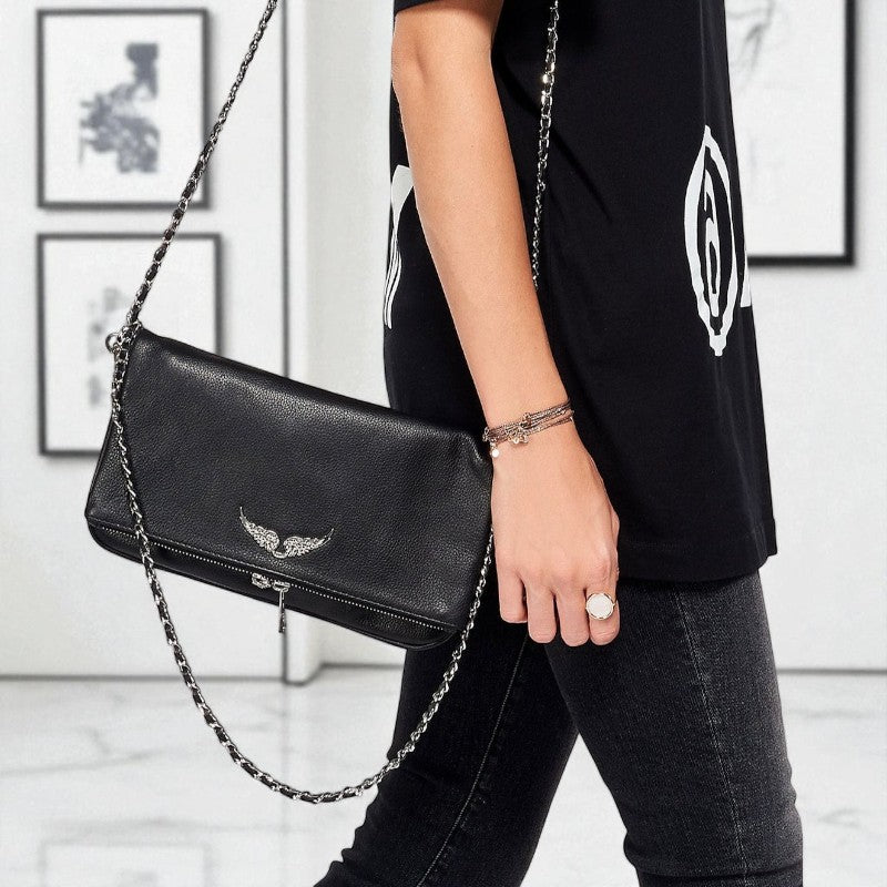 Emilie – Schultertasche mit Kettenriemen und Klappenverschluss