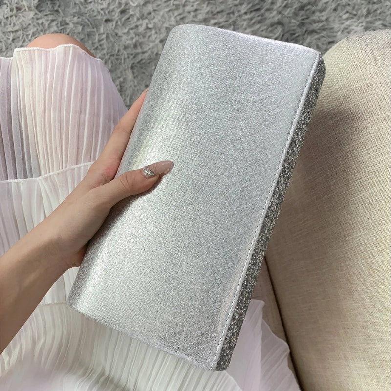 Reya – Umschlagförmige Handtasche mit rechteckigem Design