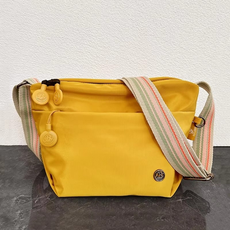 Annika – Schultertasche mit verstellbaren Trägern und Zippertaschen