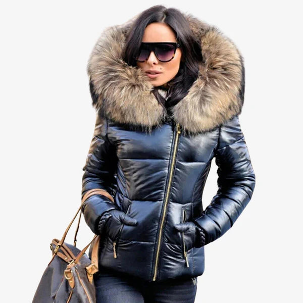 Amira – Jacke mit Kapuze aus Kunstfell und langen Ärmeln