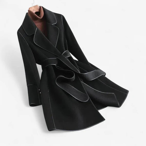 Lucie – langärmeliger Mantel mit Reverskragen und verstellbarem Gürtel