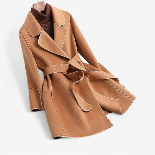 Lucie – langärmeliger Mantel mit Reverskragen und verstellbarem Gürtel