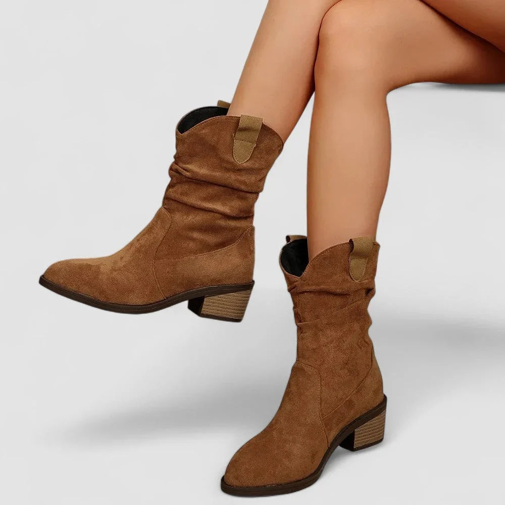 Ruchora - Feminine, froncierte Bottines mit spitzem Fuß und gestapeltem Absatz