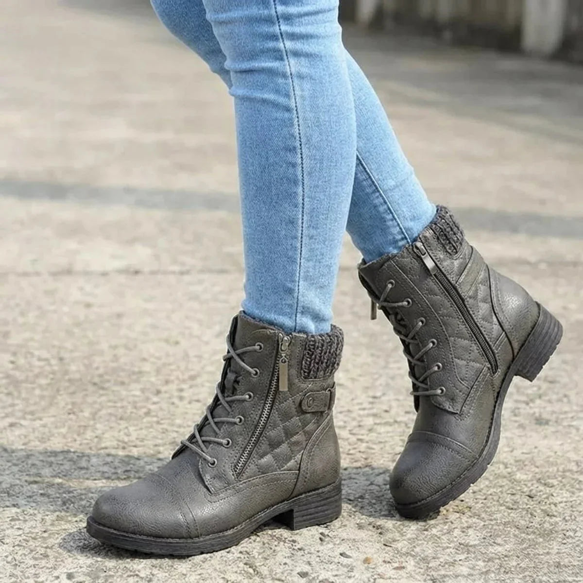 Quilven - Gestepptes Stiefeletten mit Rautenmuster und Schnürung