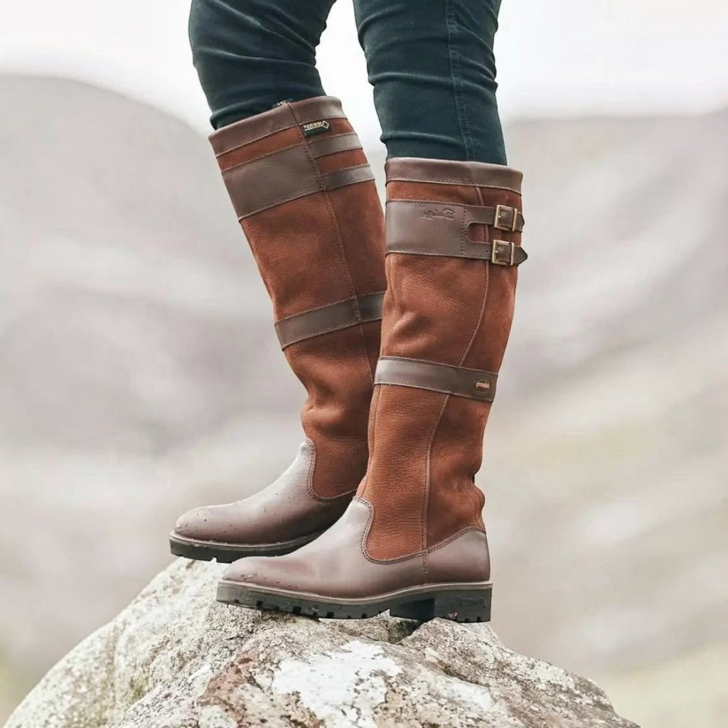 Kneevex - Hohe Damenstiefel mit Riemen und Metallschnallen