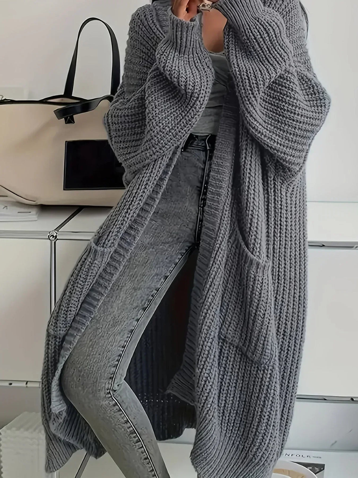 Knitlen - Langer Damen-Cardigan mit Zopfmuster und Rundhalsausschnitt