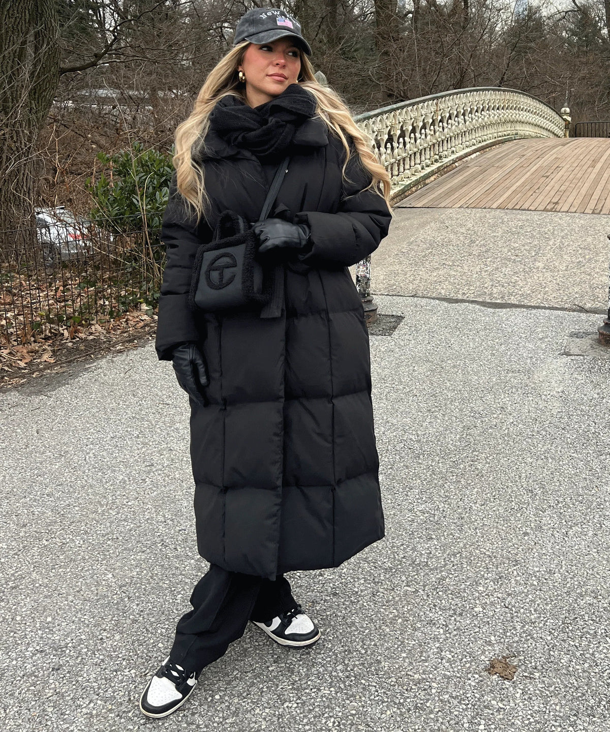Beltrex - Lange Damen-Steppparka mit Taillengürtel und Oversize-Kragen