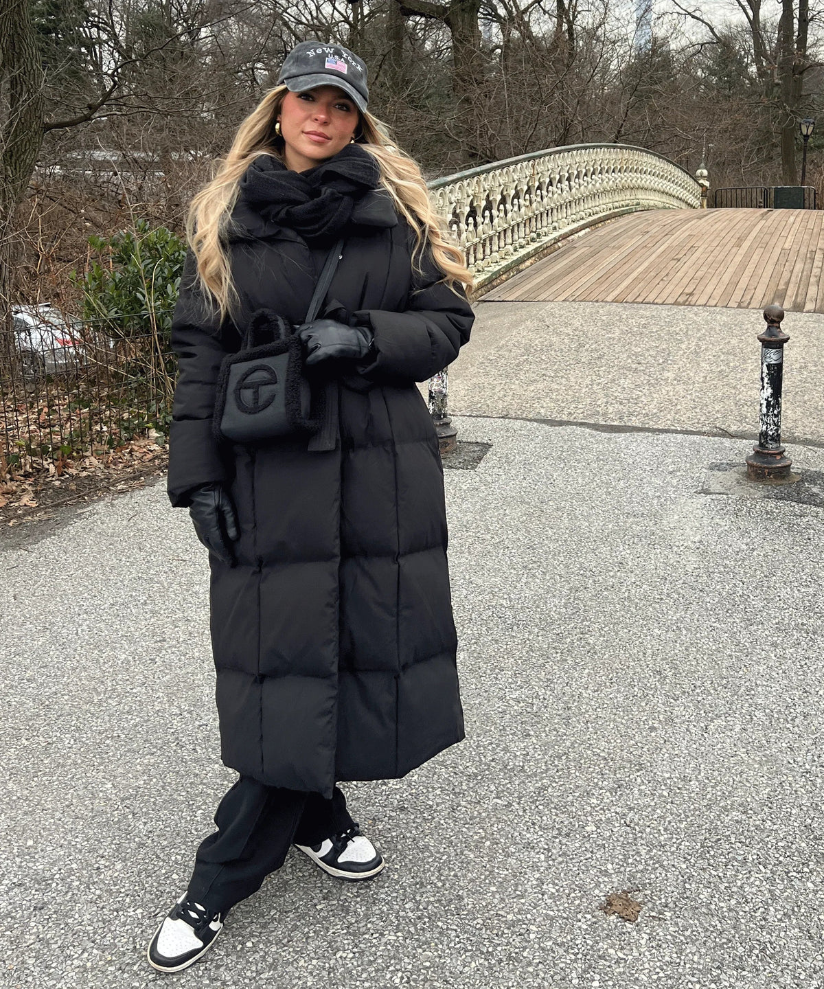 Beltrex - Lange Damen-Steppparka mit Taillengürtel und Oversize-Kragen