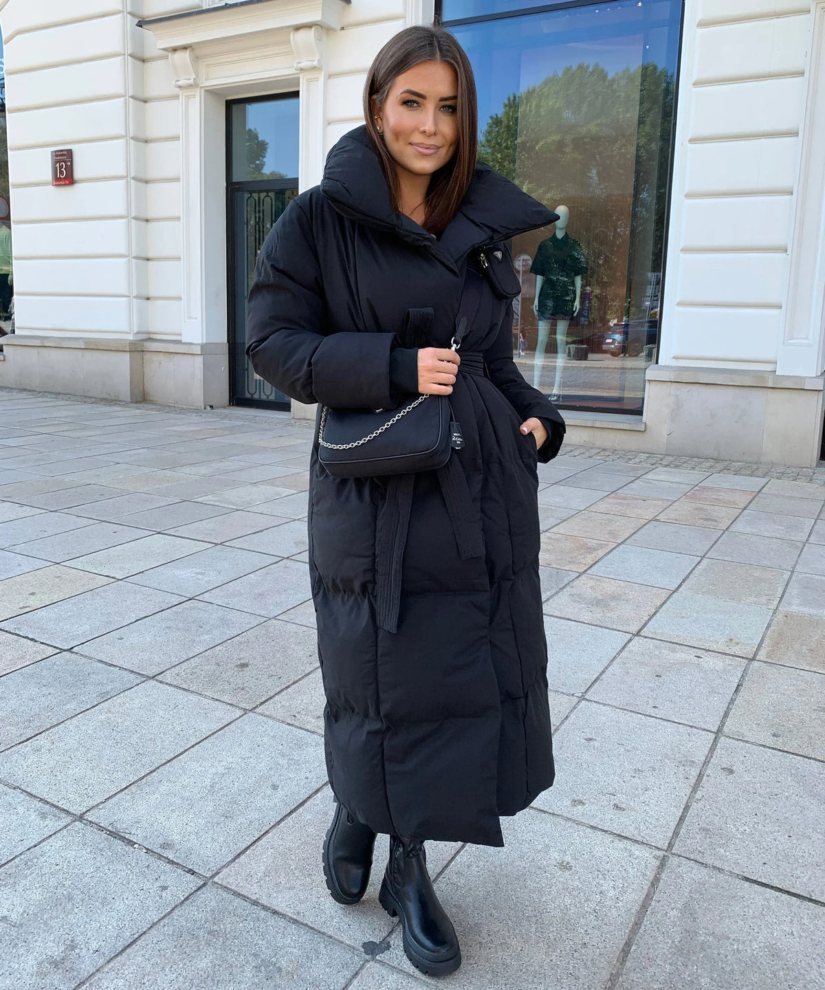 Beltrex - Lange Damen-Steppparka mit Taillengürtel und Oversize-Kragen