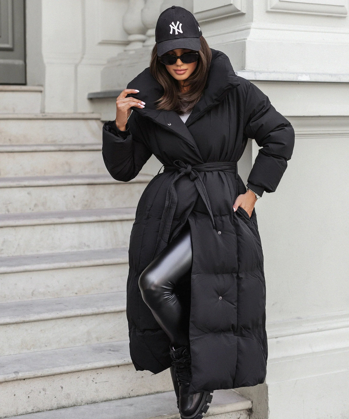 Beltrex - Lange Damen-Steppparka mit Taillengürtel und Oversize-Kragen