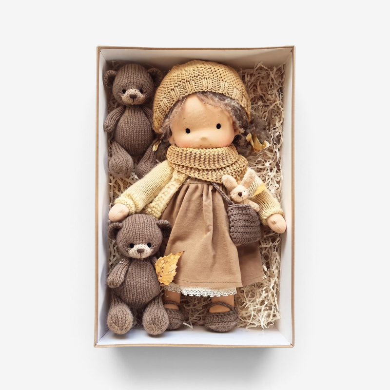WillowDoll - Handgefertigte Waldorf-Puppe aus Baumwolle und Wolle