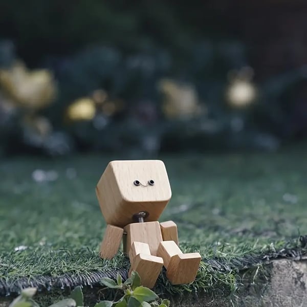 Holz Deko Figur | Bewegliche Wippfunktion | Wechselbare Gesichter | WobbleWood