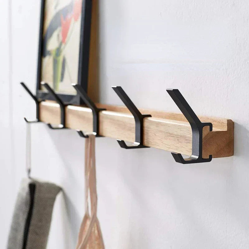 Wandgarderobe mit beweglichen Doppelhaken
