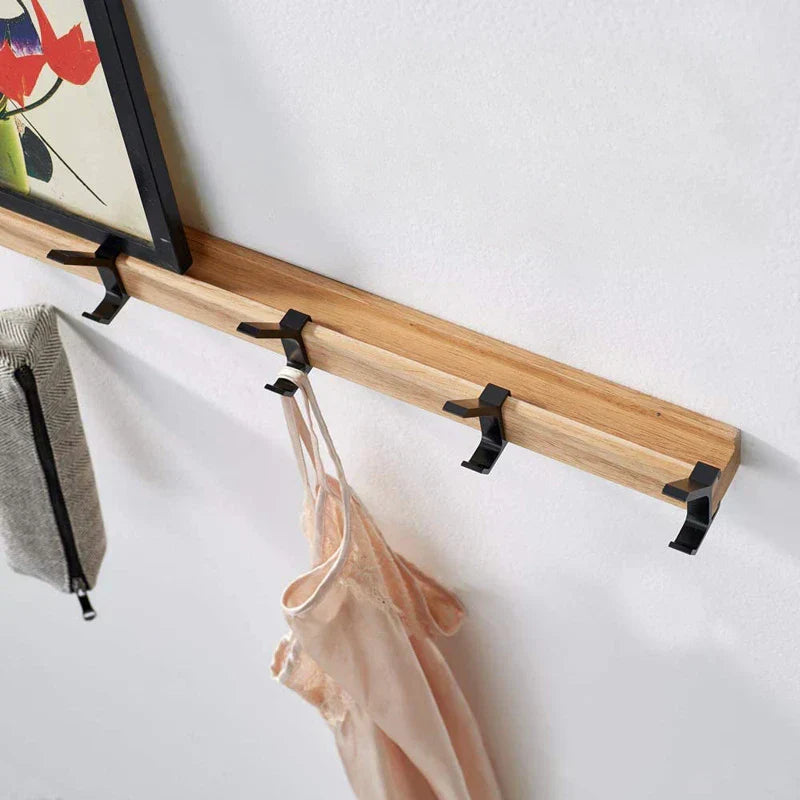 Wandgarderobe mit beweglichen Doppelhaken