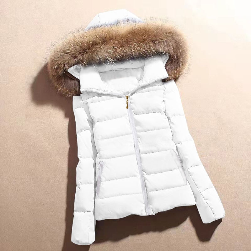 Quilnora - Kurze Damen-Winterjacke mit Kunstfellkapuze