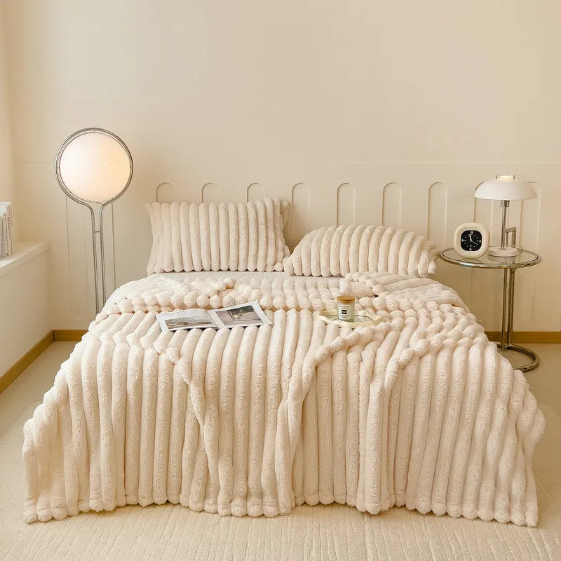 Fleecora - Flauschige Decke mit gerippter Struktur