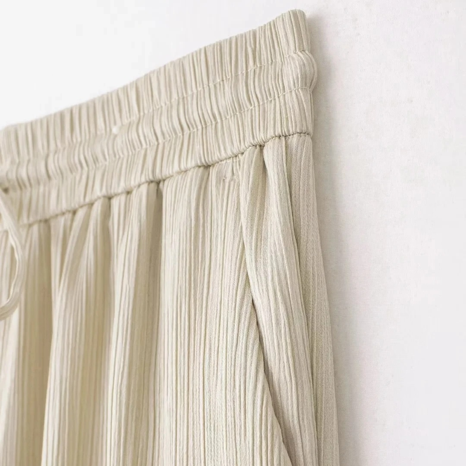 Leni | Retro Blazer mit Knittereffekt & High-Waist Schnürhose