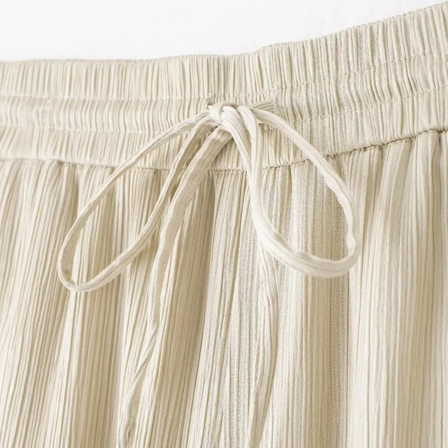 Leni | Retro Blazer mit Knittereffekt & High-Waist Schnürhose