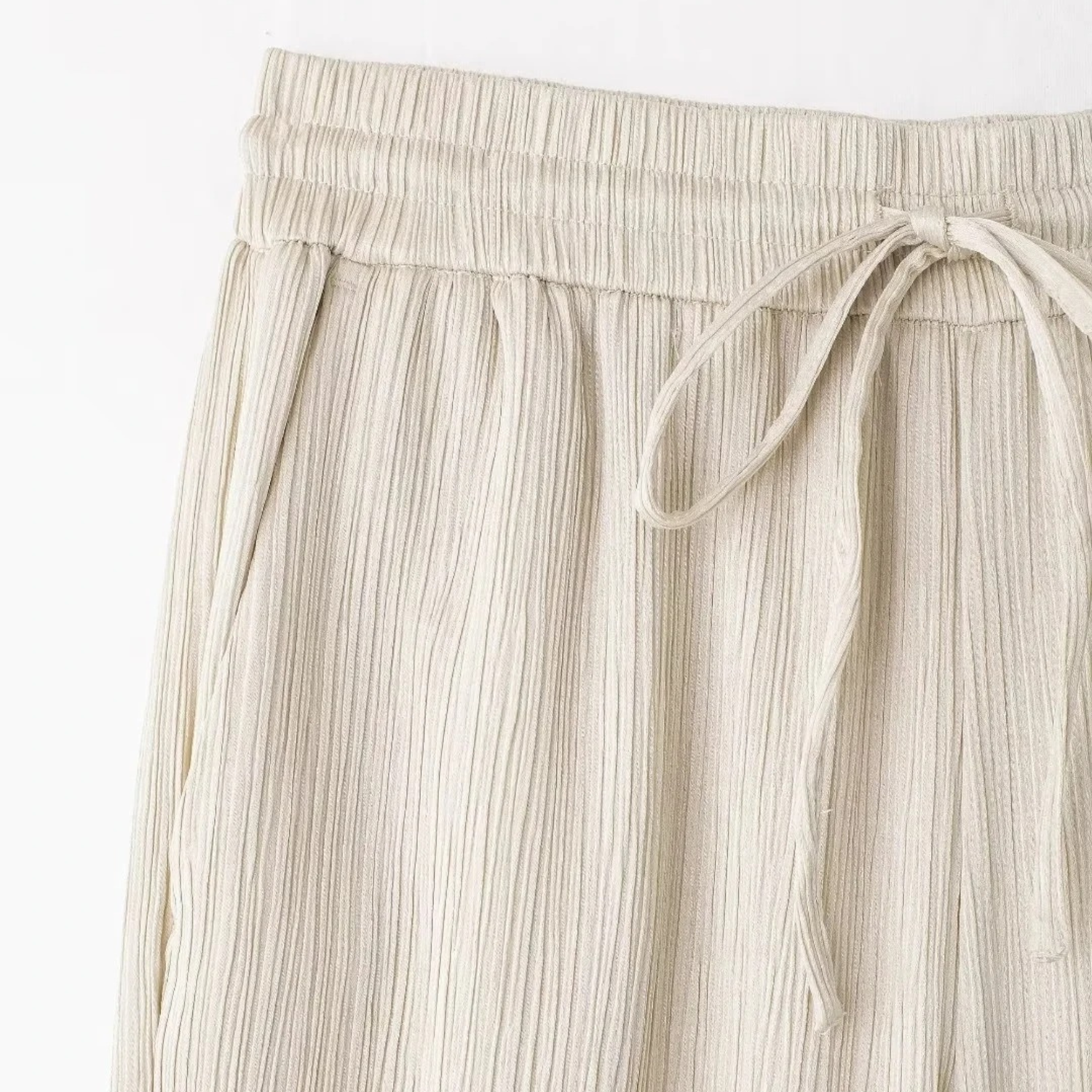 Leni | Retro Blazer mit Knittereffekt & High-Waist Schnürhose